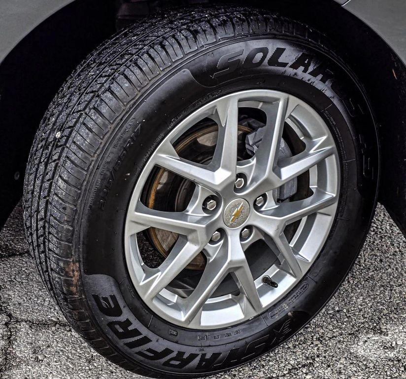 used 2024 Chevrolet Equinox car, priced at $21,996