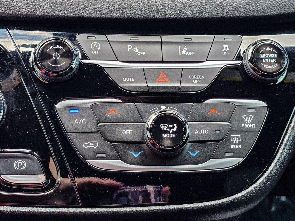 used 2025 Chrysler Pacifica car, priced at $31,400