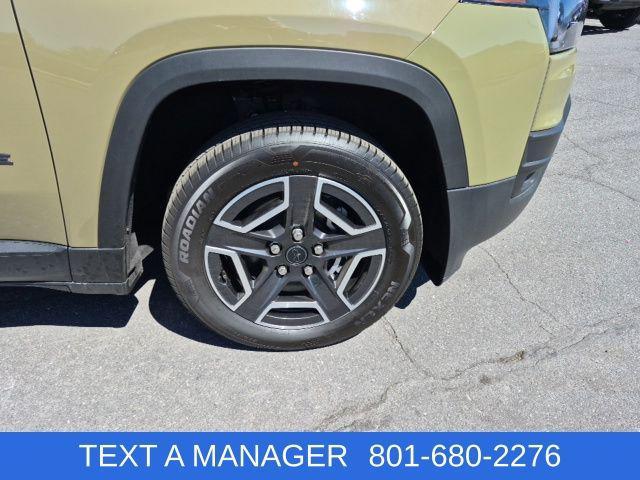 new 2026 Jeep Cherokee car, priced at $39,023