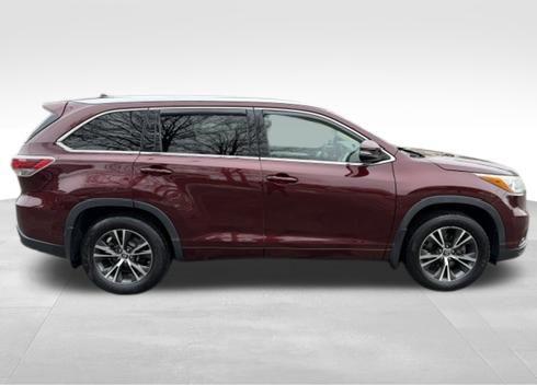 used 2016 Toyota Highlander car, priced at $21,292