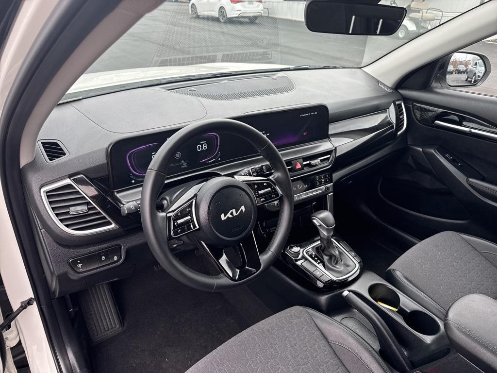 used 2025 Kia Seltos car, priced at $23,995