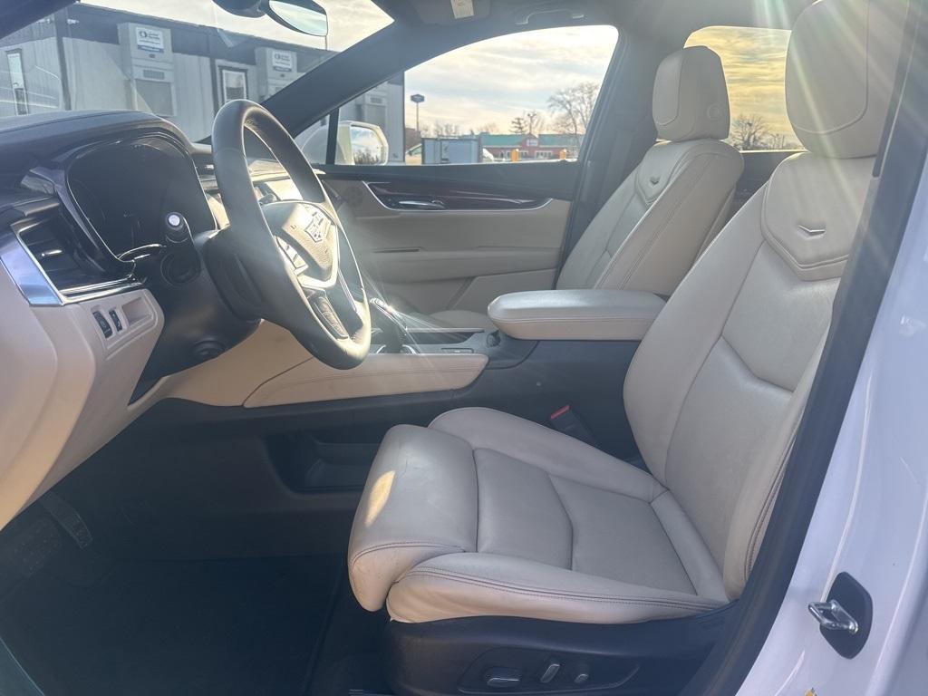 used 2017 Cadillac XT5 car, priced at $15,995