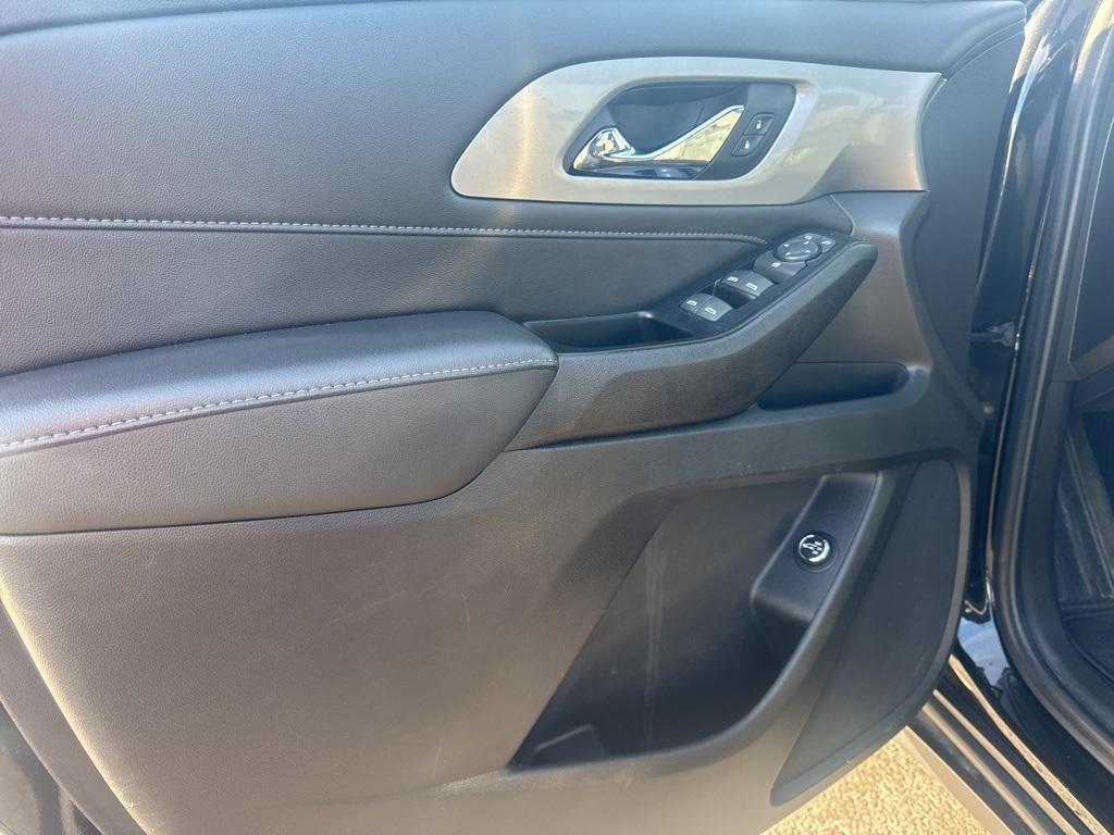 used 2023 Chevrolet Traverse car, priced at $23,500