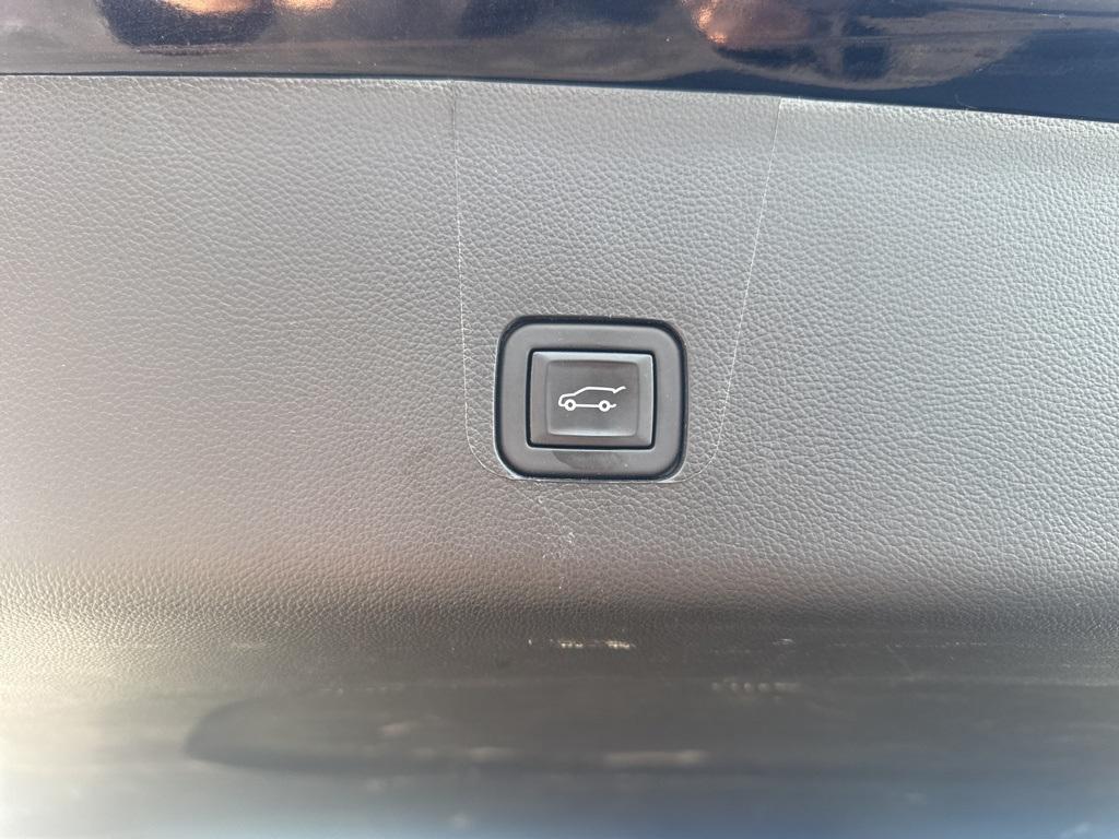 used 2023 Chevrolet Traverse car, priced at $23,500