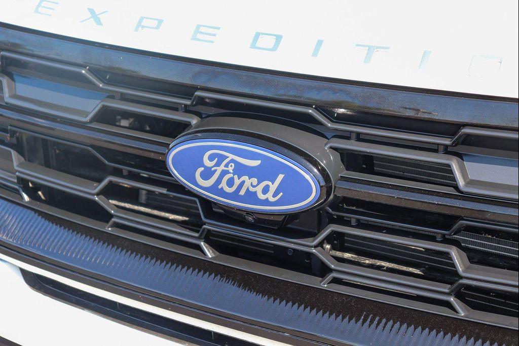 used 2025 Ford Expedition Max car, priced at $58,995