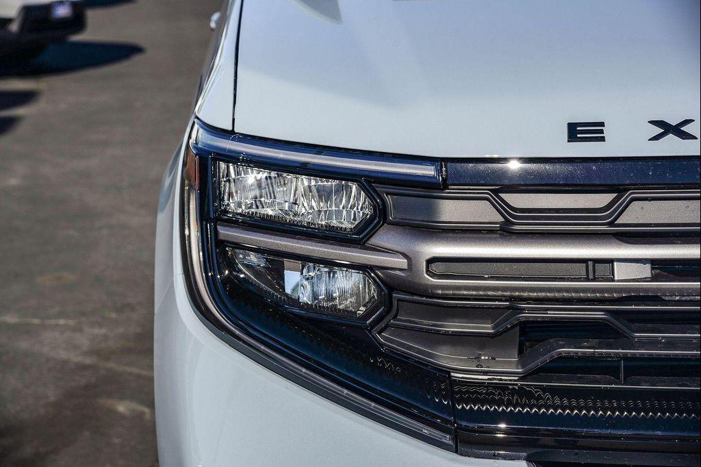 new 2025 Ford Expedition car, priced at $83,940