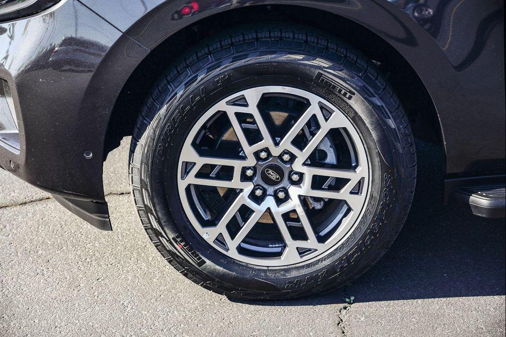 used 2025 Ford Expedition car, priced at $57,991