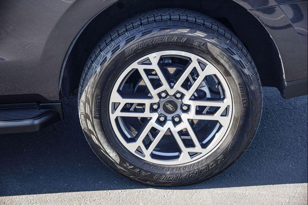 used 2025 Ford Expedition car, priced at $57,991