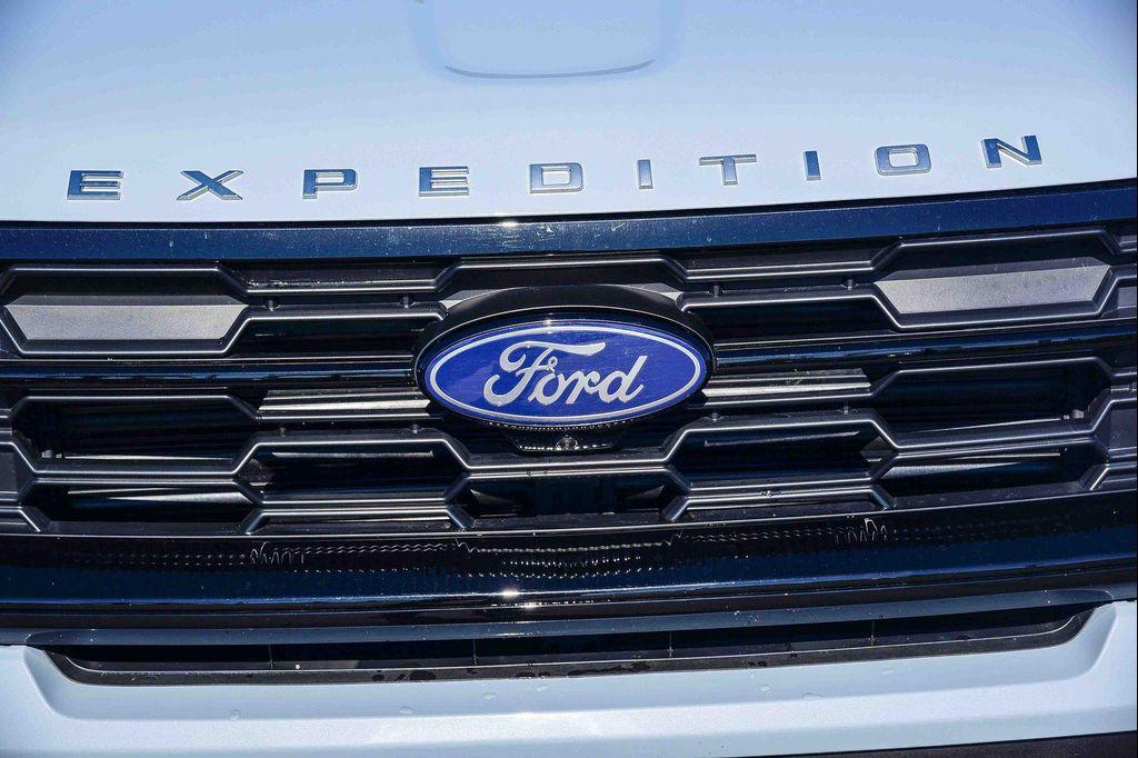 used 2025 Ford Expedition car, priced at $61,450