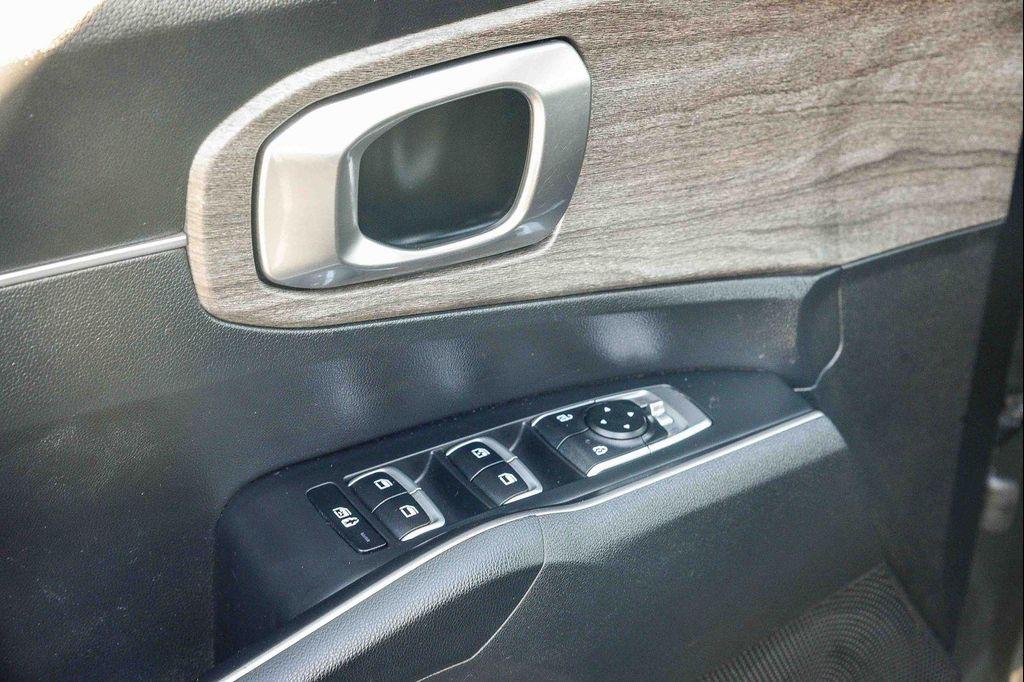 used 2022 Kia Sorento car, priced at $25,995