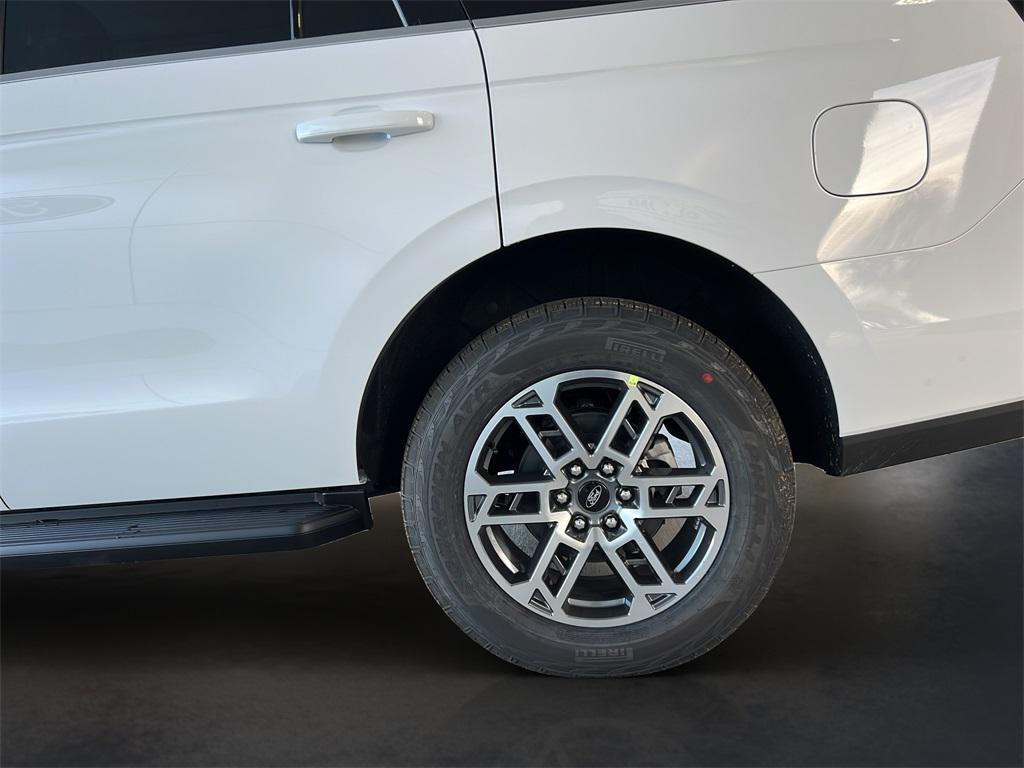 new 2025 Ford Expedition car, priced at $70,021