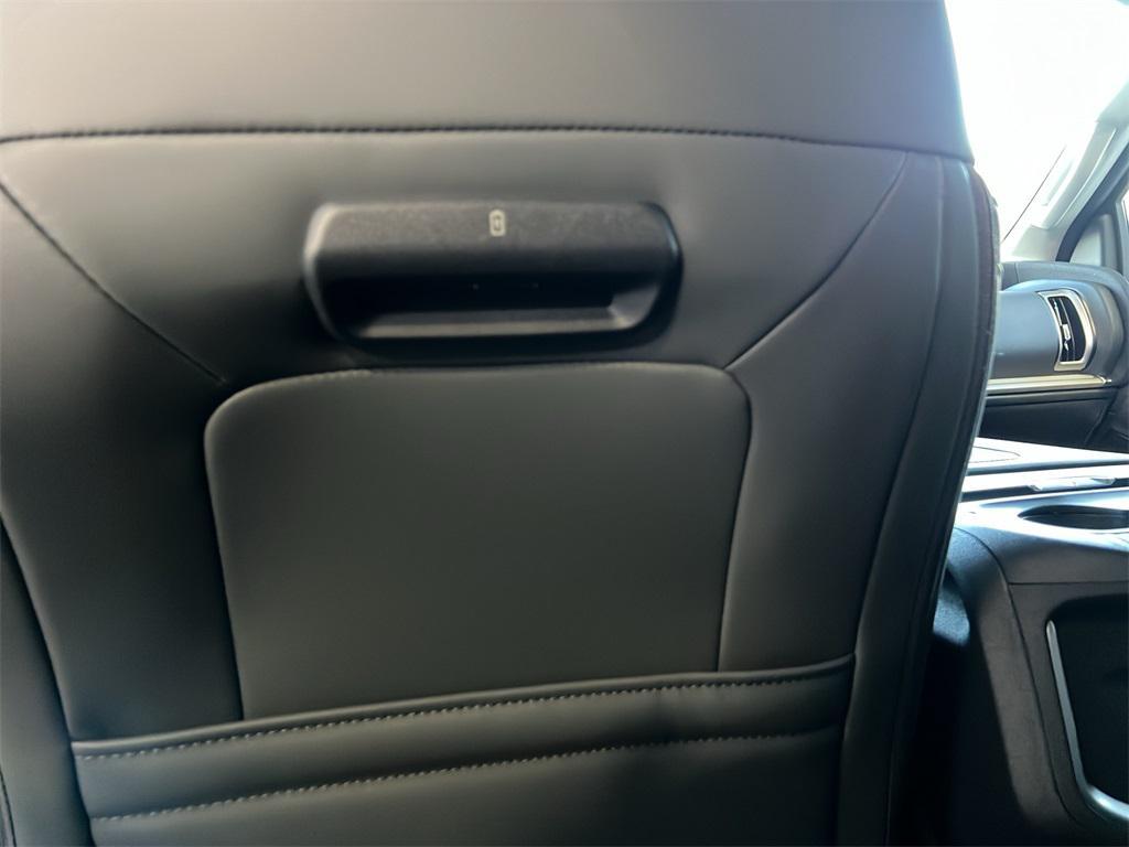 new 2025 Ford Expedition car, priced at $70,021