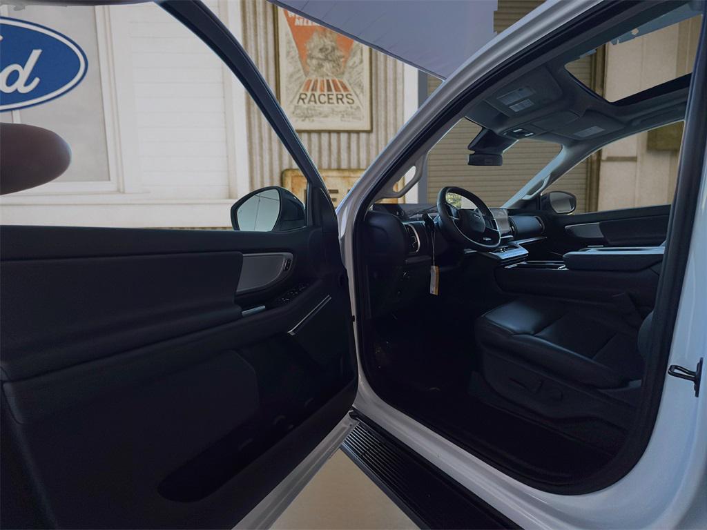 new 2025 Ford Expedition car, priced at $70,021