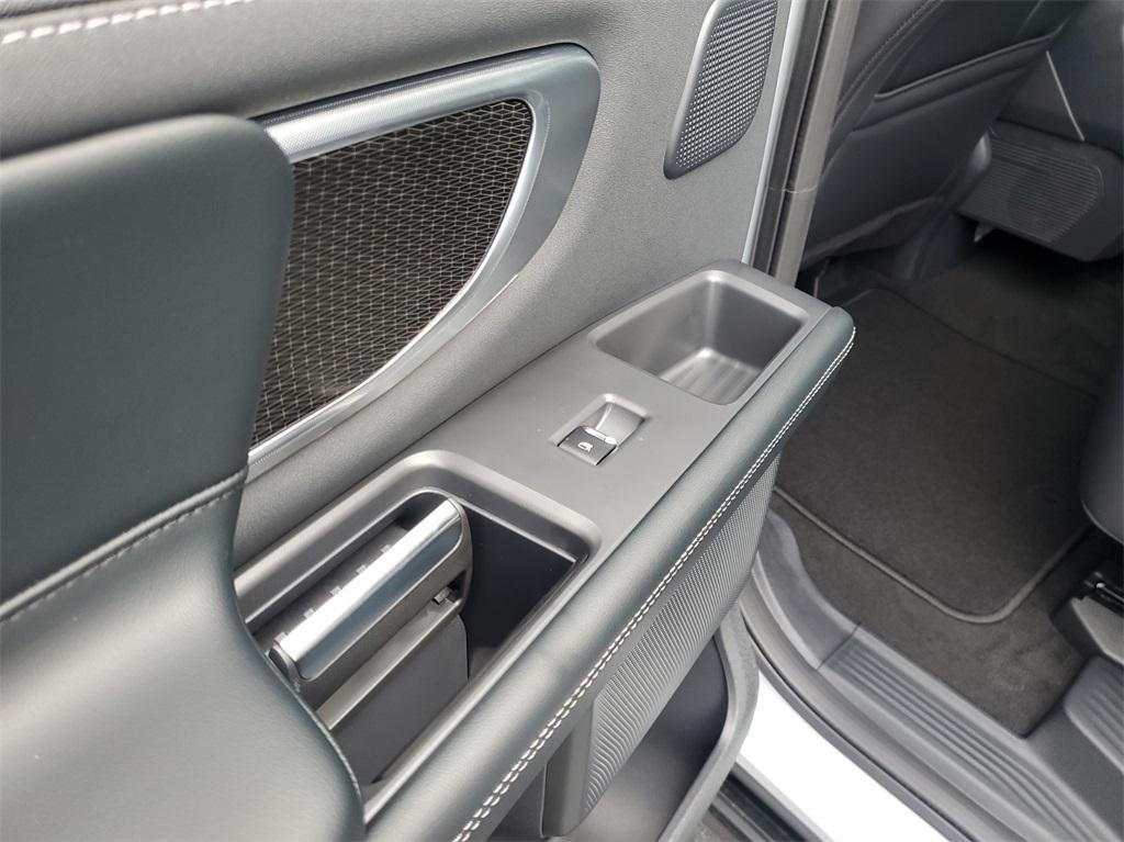 new 2025 Ford Expedition car, priced at $81,948