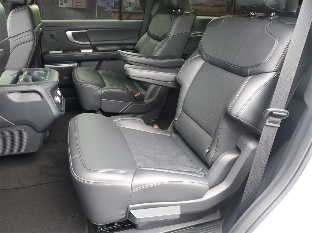 new 2025 Ford Expedition car, priced at $81,948