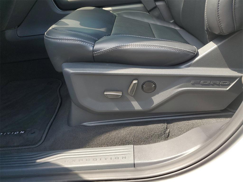 new 2025 Ford Expedition car, priced at $78,221