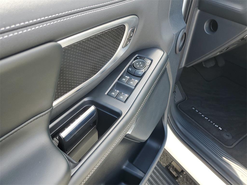 new 2025 Ford Expedition car, priced at $78,221
