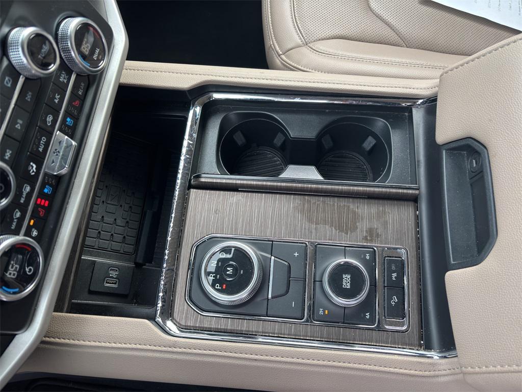 used 2024 Ford Expedition car, priced at $44,616