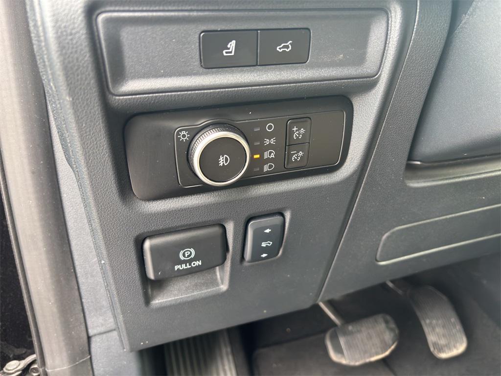 used 2024 Ford Expedition car, priced at $44,616