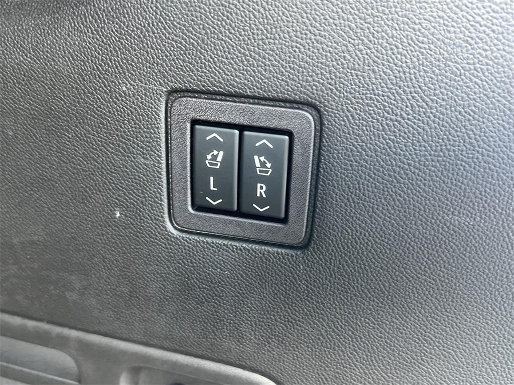 used 2021 Chevrolet Traverse car, priced at $31,950