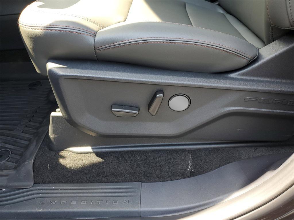 new 2025 Ford Expedition car, priced at $72,534