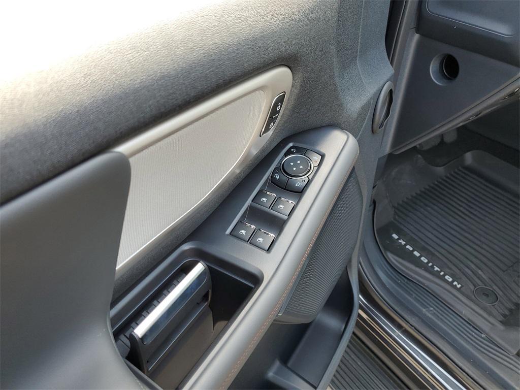 new 2025 Ford Expedition car, priced at $72,534