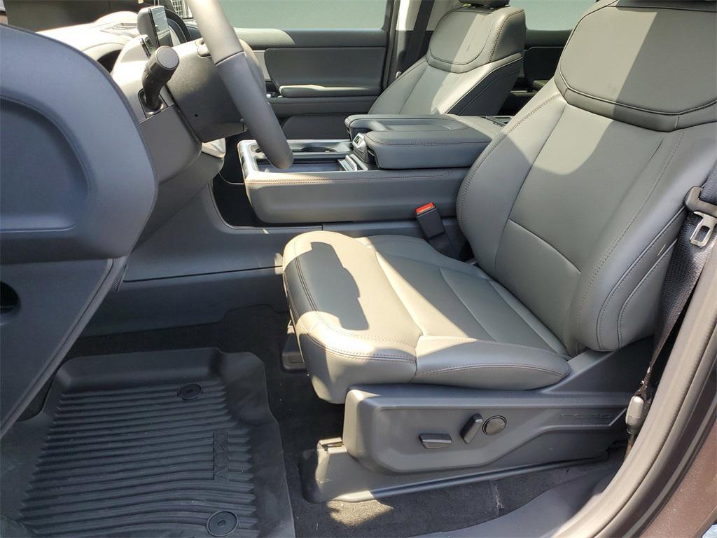 new 2025 Ford Expedition car, priced at $72,534