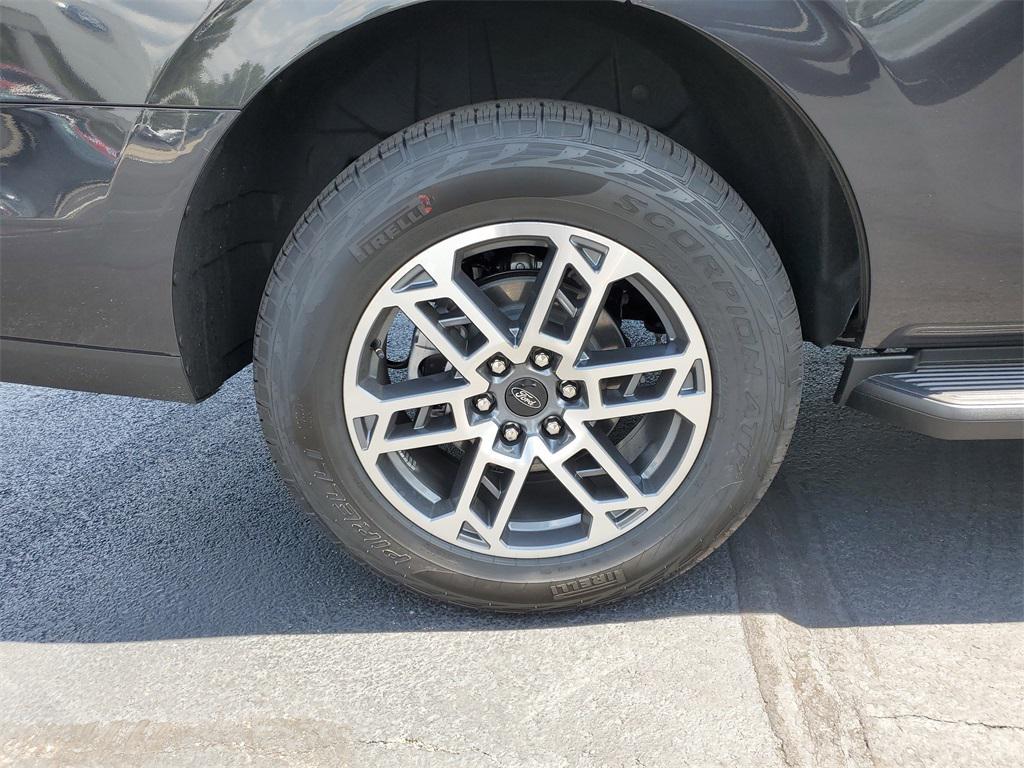 new 2025 Ford Expedition car, priced at $72,534