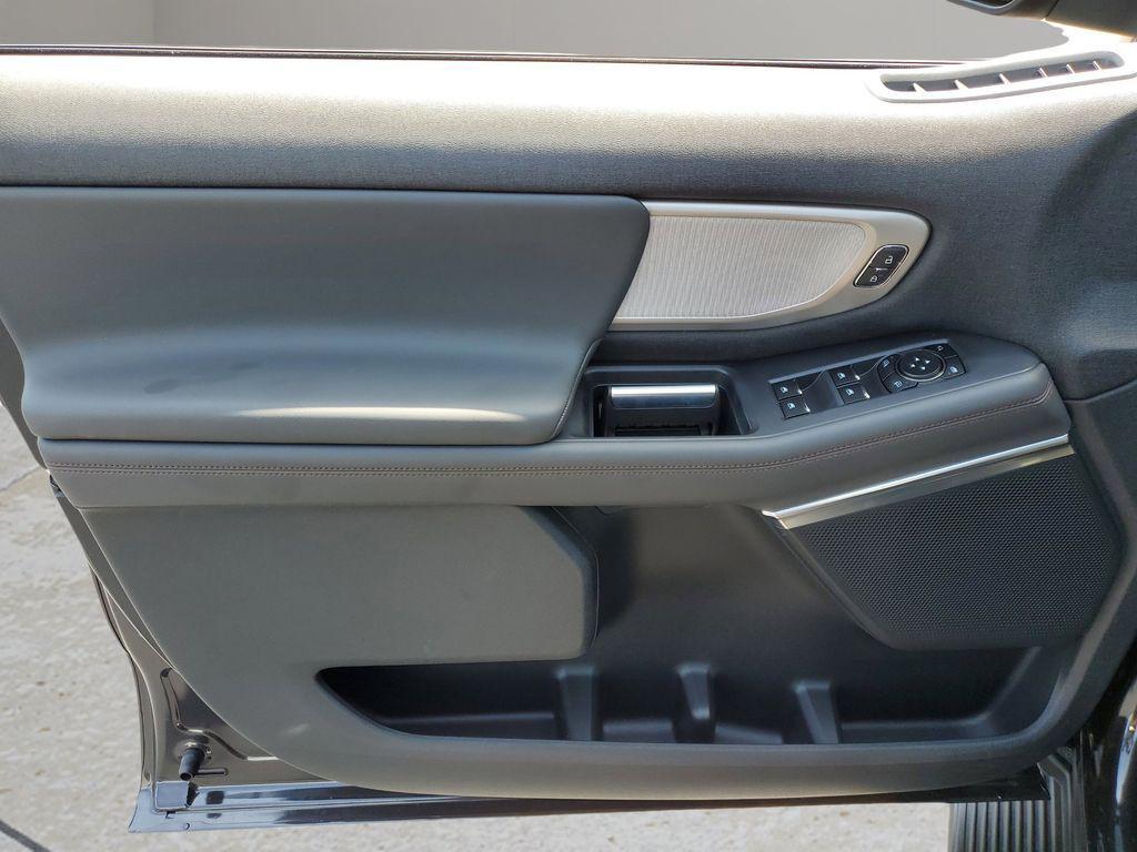 new 2025 Ford Expedition car, priced at $72,534