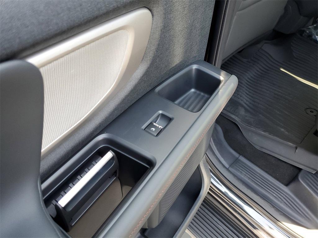 new 2025 Ford Expedition car, priced at $72,534