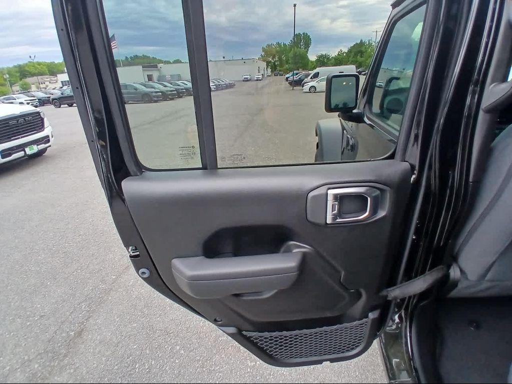 new 2026 Jeep Gladiator car, priced at $45,728