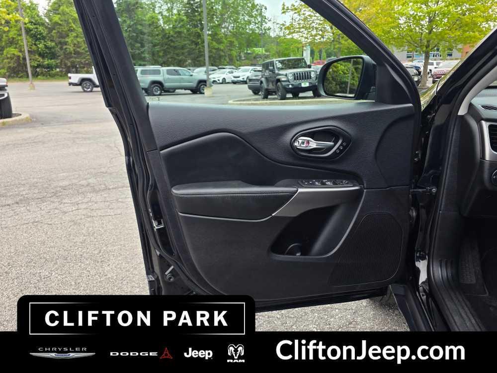 used 2022 Jeep Cherokee car, priced at $26,162