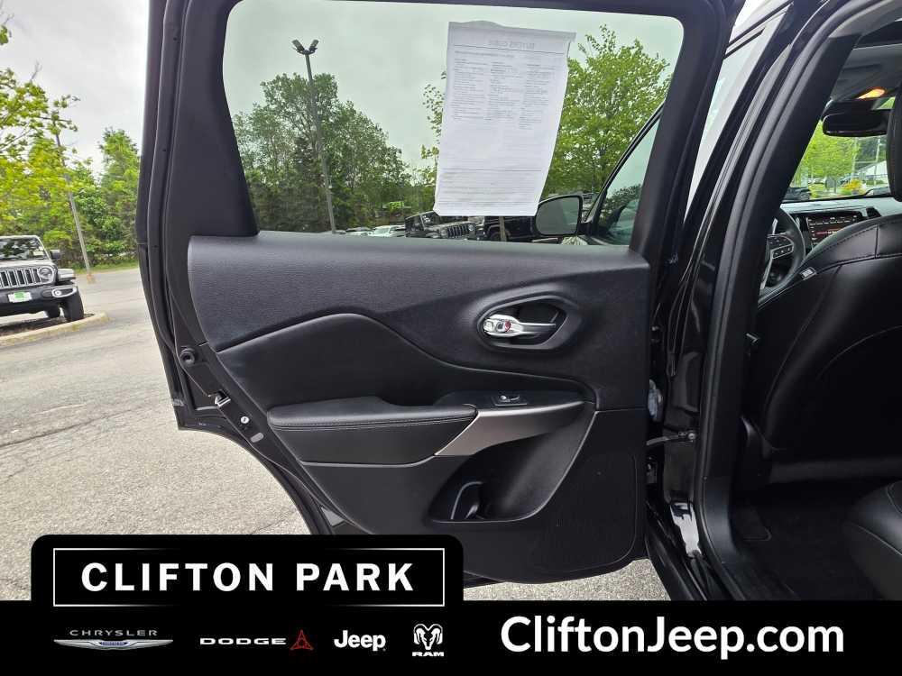 used 2022 Jeep Cherokee car, priced at $26,162