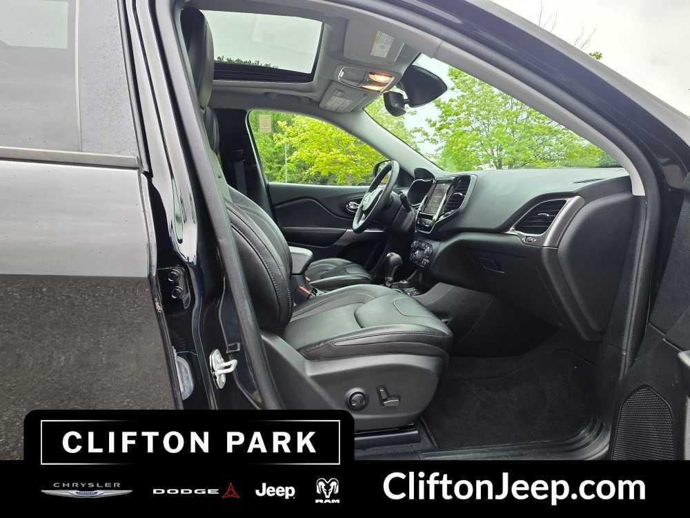 used 2022 Jeep Cherokee car, priced at $26,162