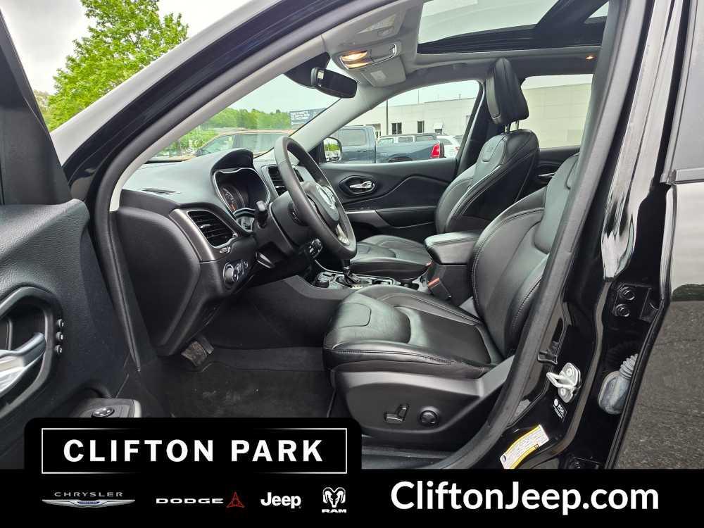 used 2022 Jeep Cherokee car, priced at $26,162