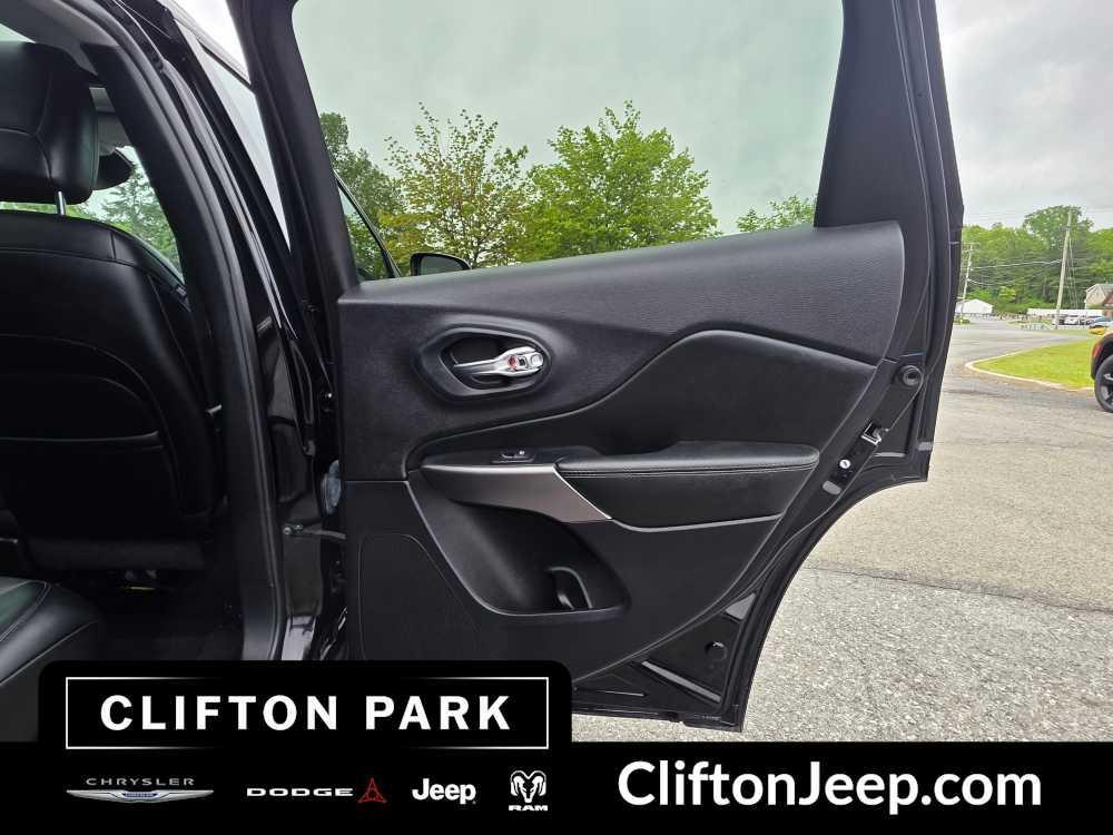 used 2022 Jeep Cherokee car, priced at $26,162