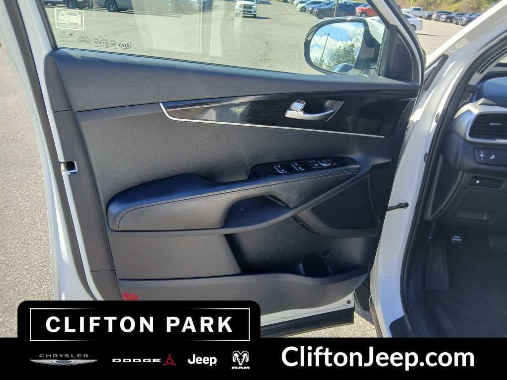 used 2020 Kia Sorento car, priced at $18,999