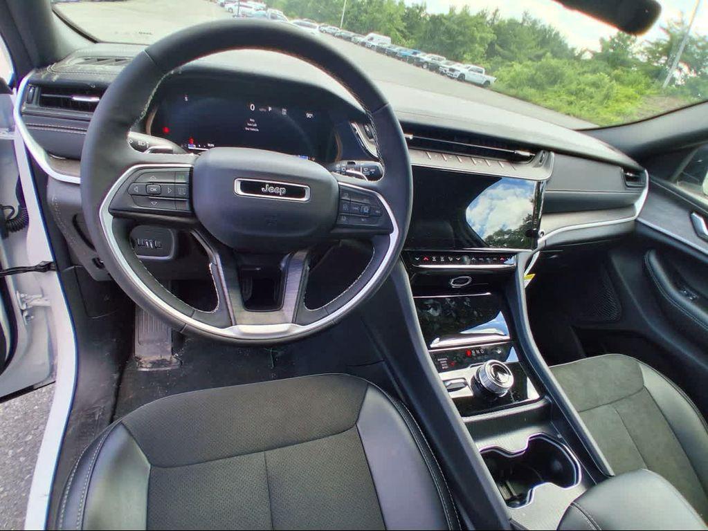 new 2026 Jeep Grand Cherokee car, priced at $44,332