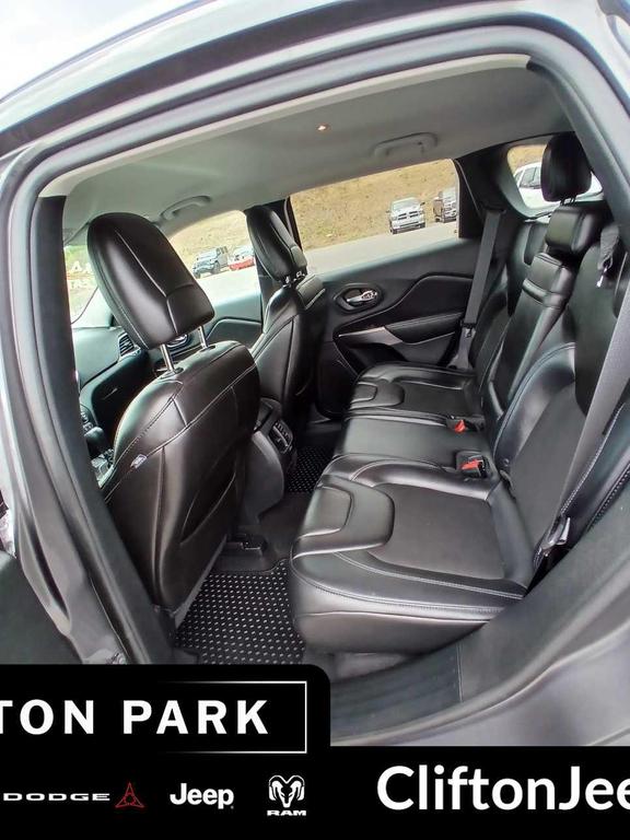 used 2019 Jeep Cherokee car, priced at $17,048