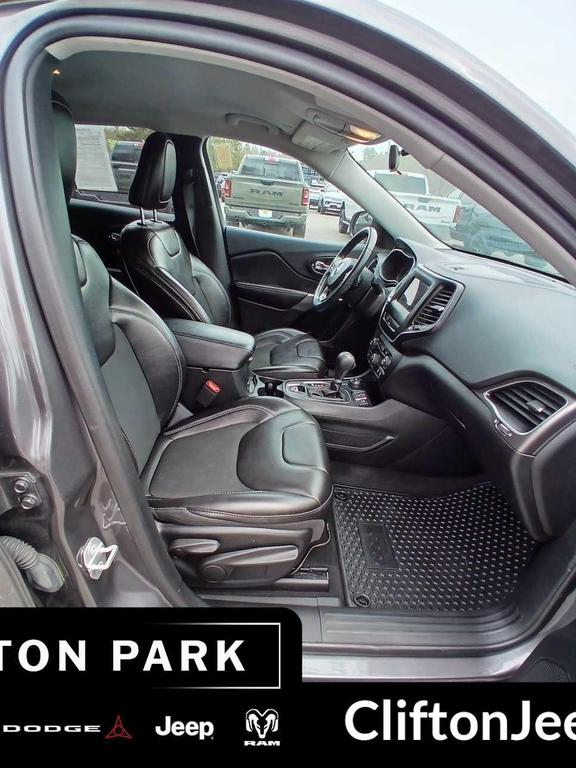 used 2019 Jeep Cherokee car, priced at $17,048