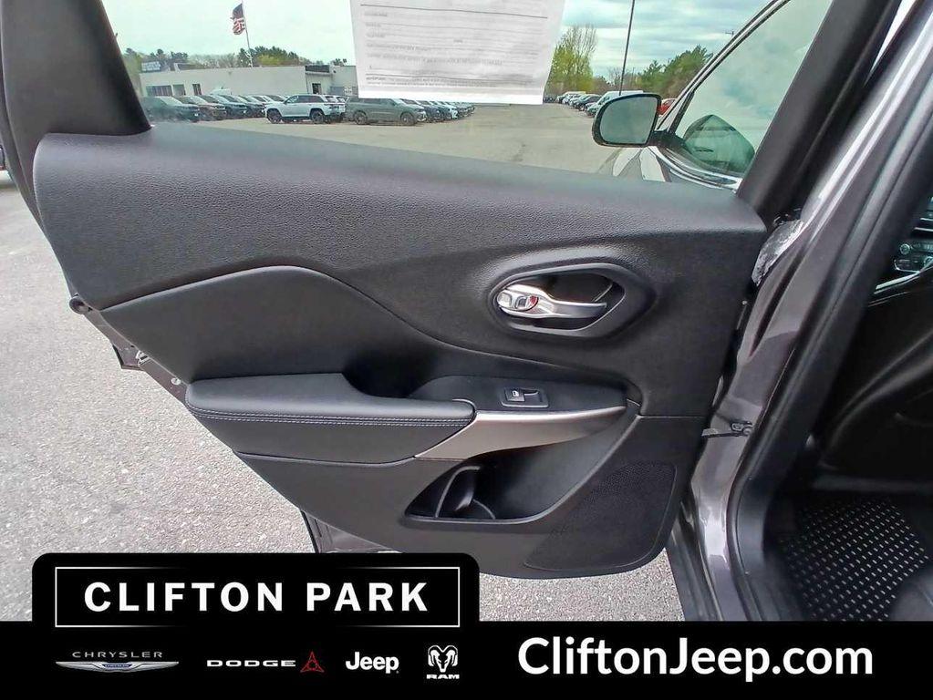 used 2019 Jeep Cherokee car, priced at $17,048