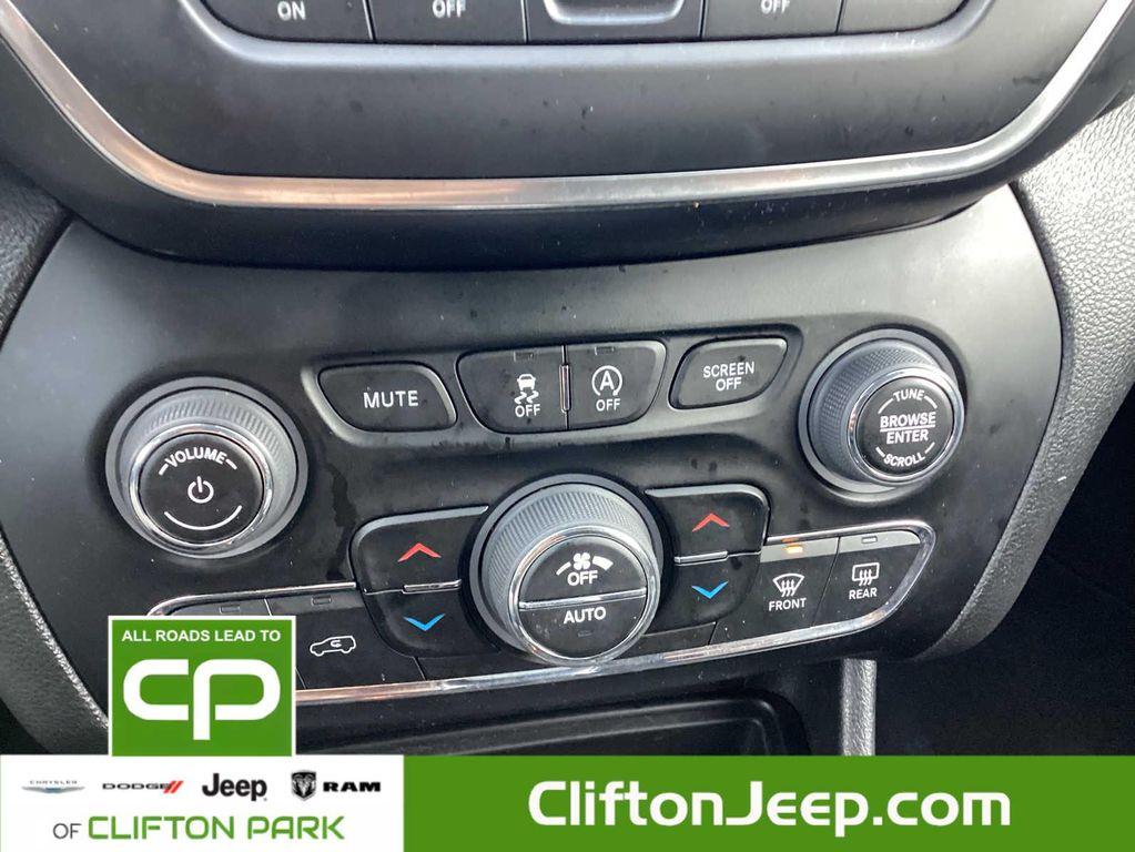 used 2023 Jeep Cherokee car, priced at $20,599