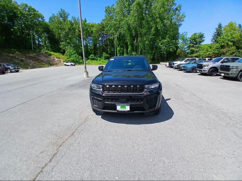 new 2026 Jeep Grand Cherokee car, priced at $44,670
