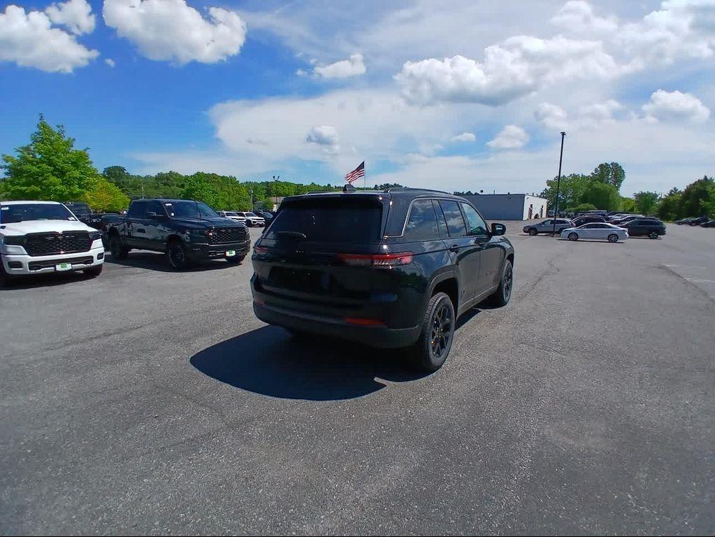 new 2026 Jeep Grand Cherokee car, priced at $44,670