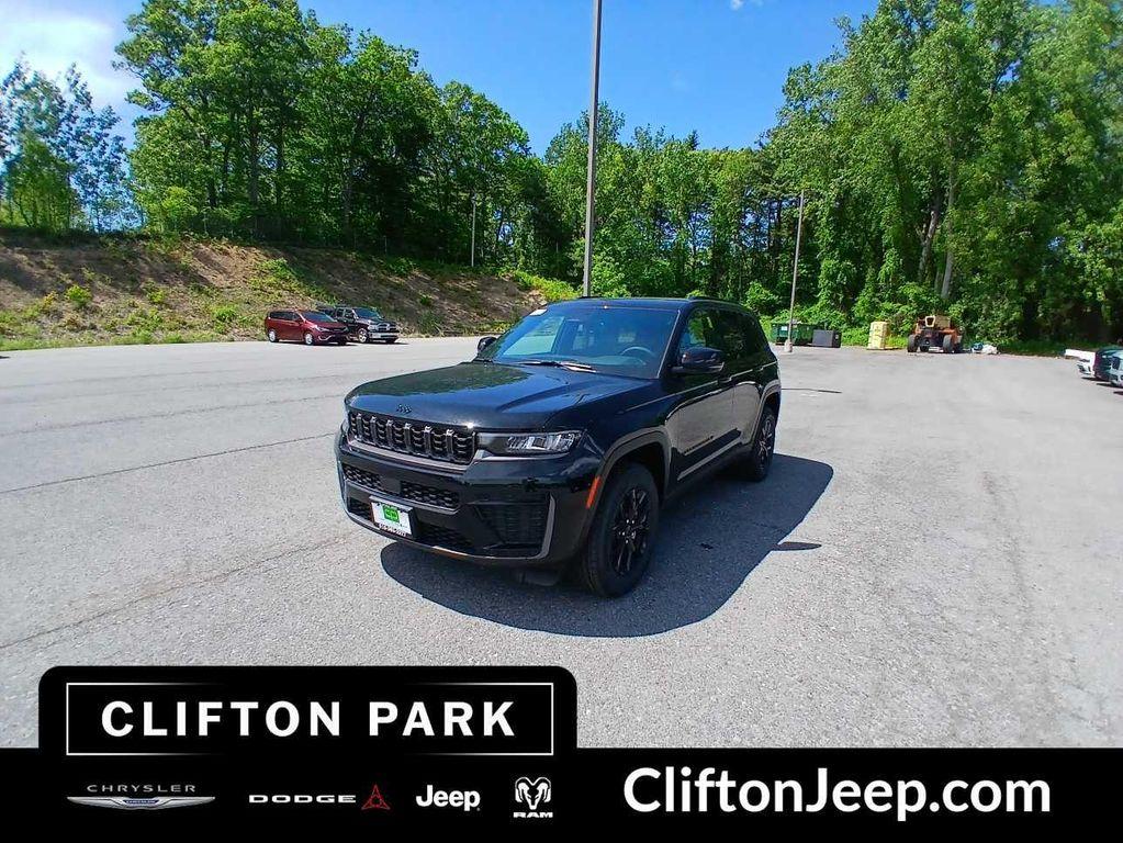 new 2026 Jeep Grand Cherokee car, priced at $44,670