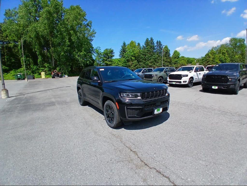 new 2026 Jeep Grand Cherokee car, priced at $44,670