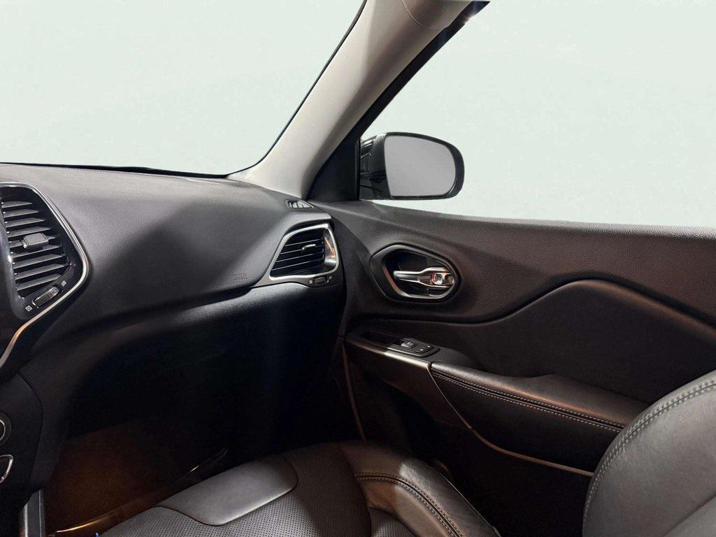 used 2020 Jeep Cherokee car, priced at $15,449