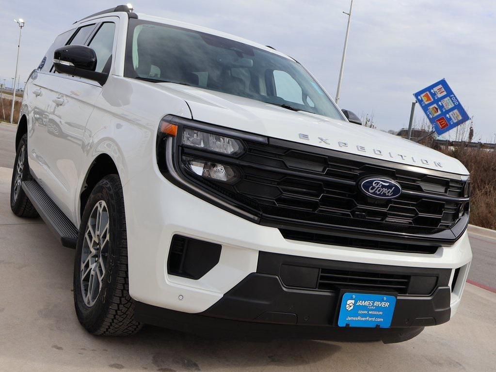 new 2025 Ford Expedition car, priced at $72,958