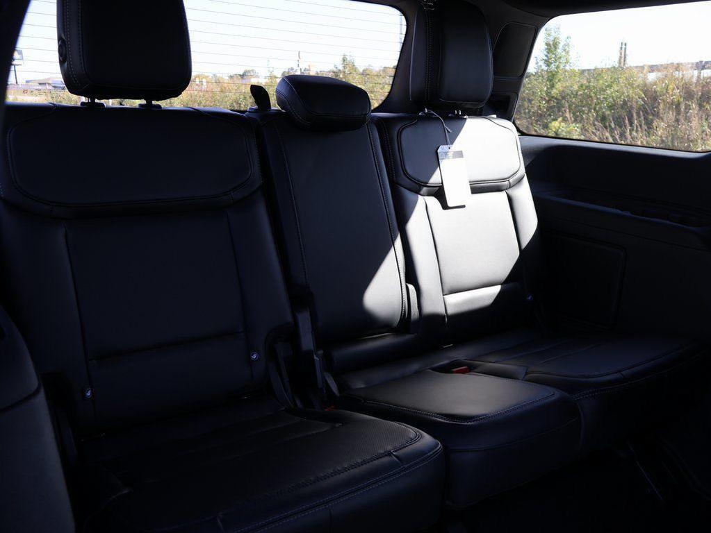 new 2025 Ford Expedition car, priced at $79,714