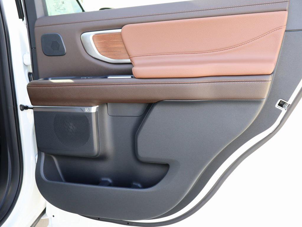 new 2025 Ford Expedition car, priced at $85,934